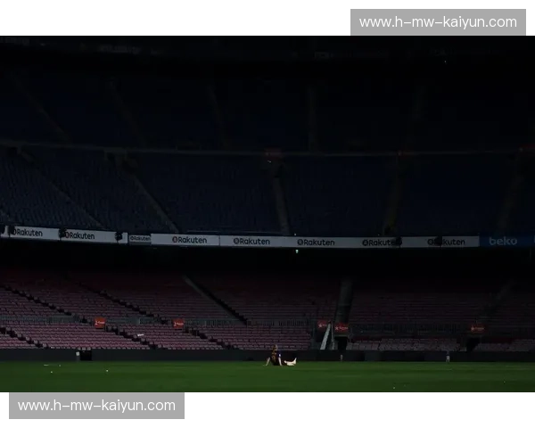 红蓝之魂对阵蝙蝠之翼：当诺坎普遇上梅斯塔利亚的足球史诗